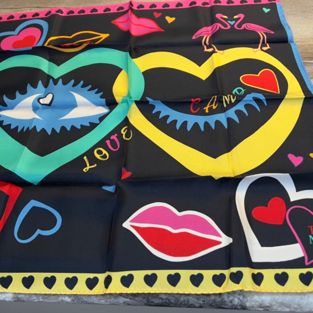 METROPOLITAN MUSEUM OF ART EYE HEART CAMP 100% SILK SCARF 21" SQ (VALENTINE)NIB - Picture 10 of 10